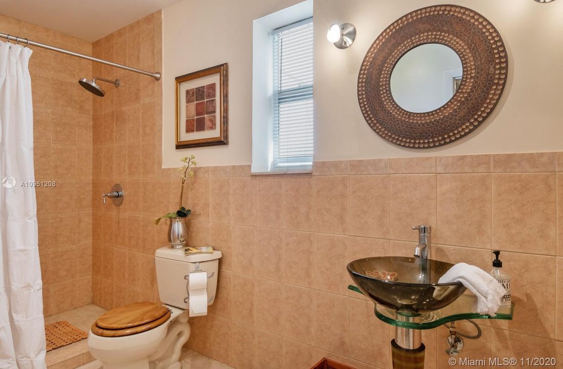 Vendido Recientemente: $450,000 (3 camas, 2 baños, 1930 Pies cuadrados)