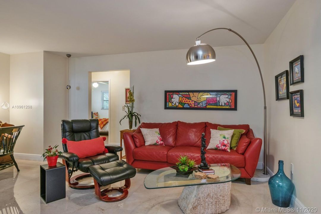 Vendido Recientemente: $450,000 (3 camas, 2 baños, 1930 Pies cuadrados)