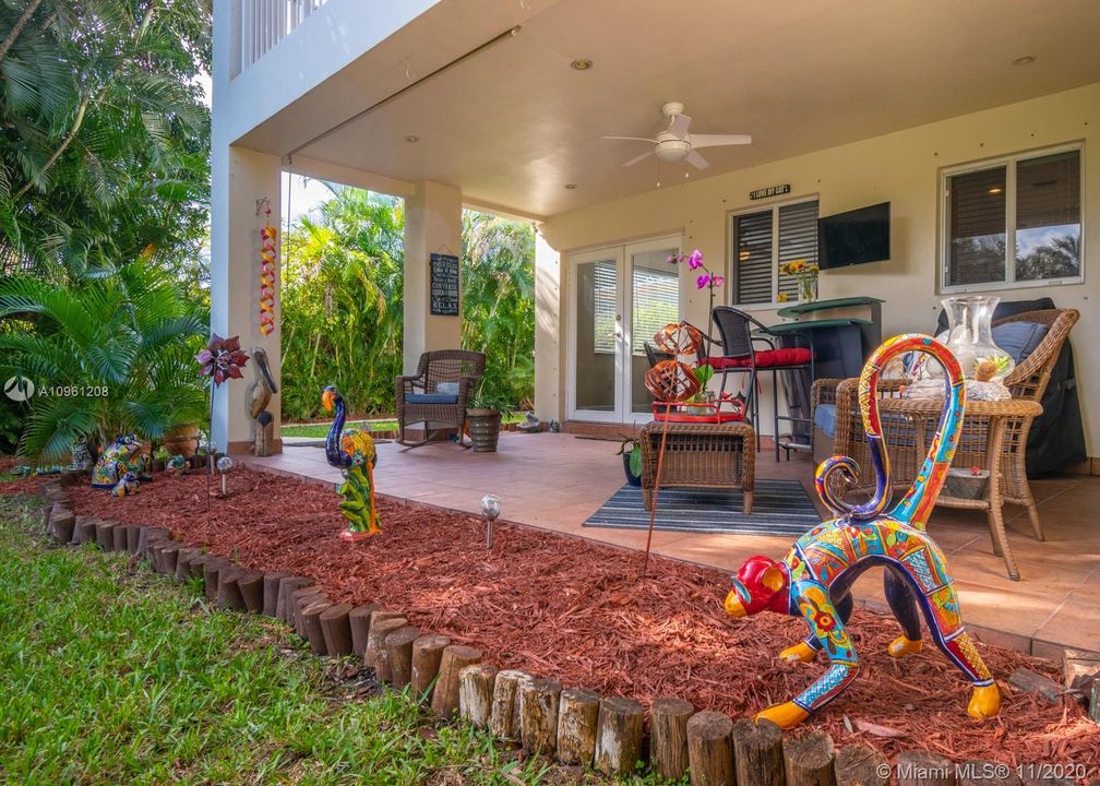 Vendido Recientemente: $450,000 (3 camas, 2 baños, 1930 Pies cuadrados)