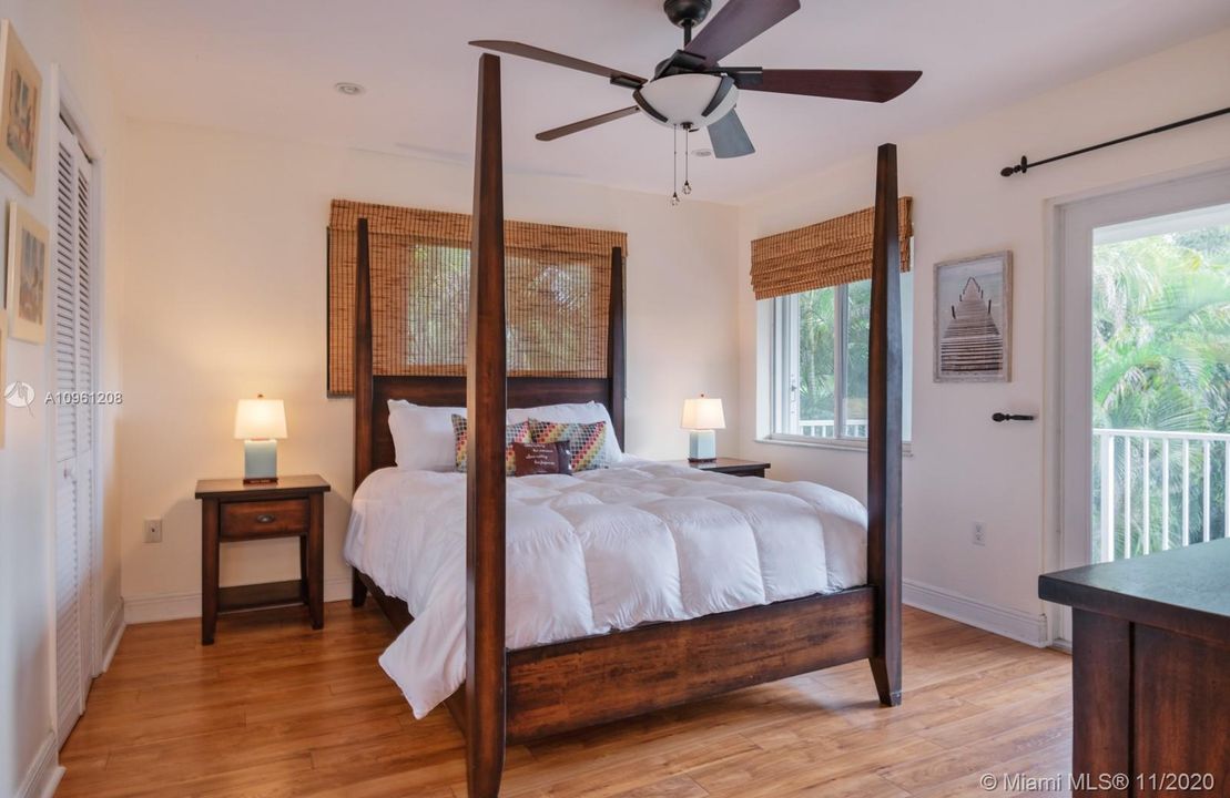 Vendido Recientemente: $450,000 (3 camas, 2 baños, 1930 Pies cuadrados)