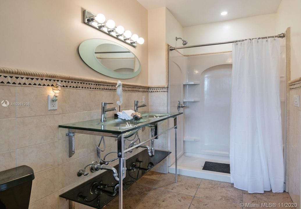 Vendido Recientemente: $450,000 (3 camas, 2 baños, 1930 Pies cuadrados)