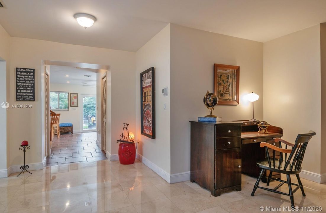 Vendido Recientemente: $450,000 (3 camas, 2 baños, 1930 Pies cuadrados)