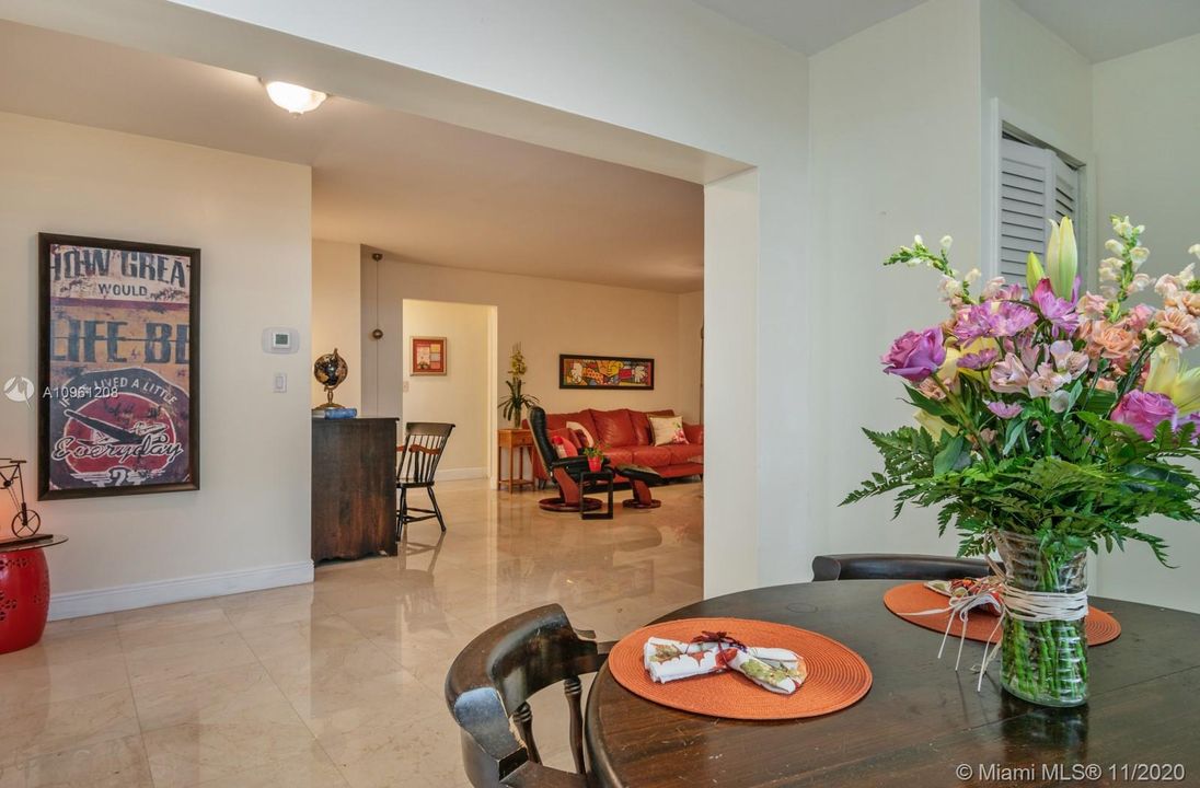 Vendido Recientemente: $450,000 (3 camas, 2 baños, 1930 Pies cuadrados)