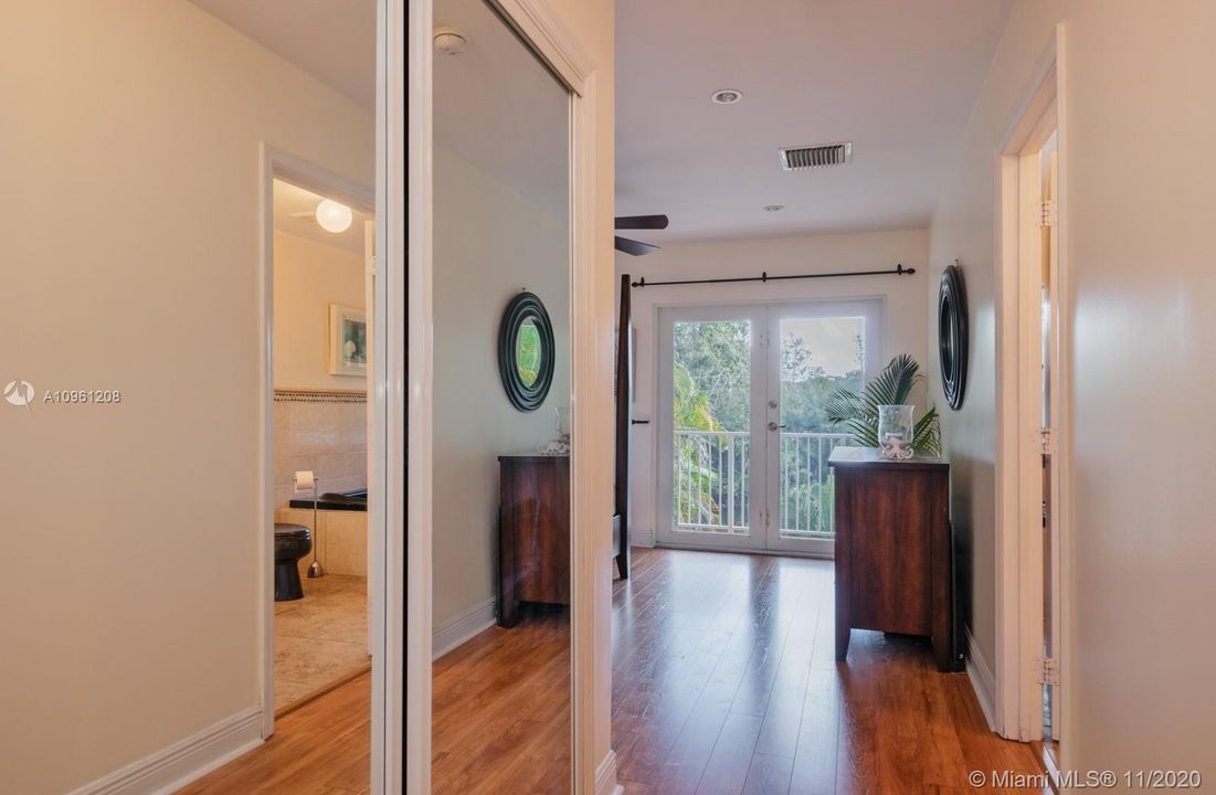 Vendido Recientemente: $450,000 (3 camas, 2 baños, 1930 Pies cuadrados)