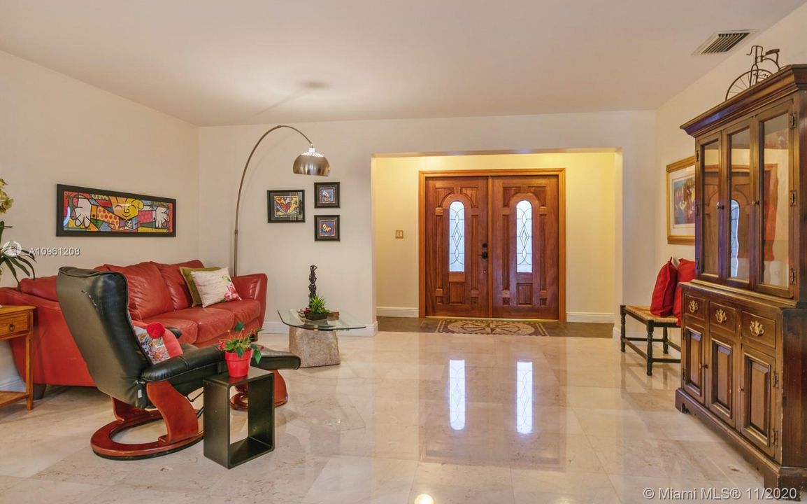 Vendido Recientemente: $450,000 (3 camas, 2 baños, 1930 Pies cuadrados)