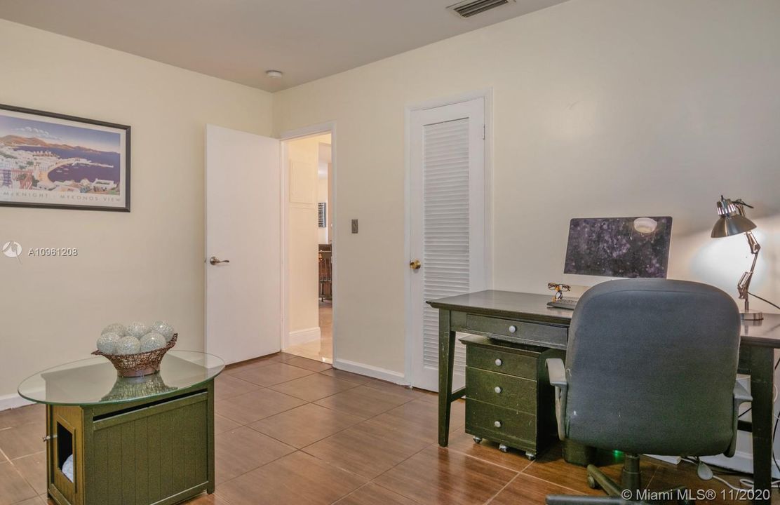 Vendido Recientemente: $450,000 (3 camas, 2 baños, 1930 Pies cuadrados)