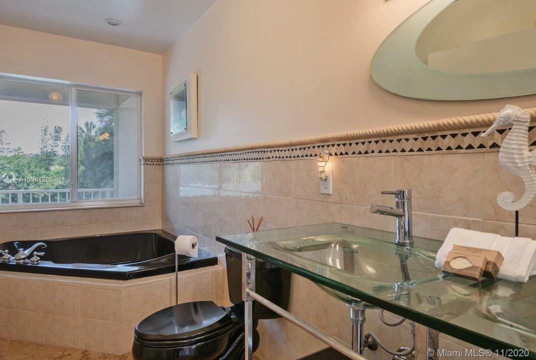 Vendido Recientemente: $450,000 (3 camas, 2 baños, 1930 Pies cuadrados)