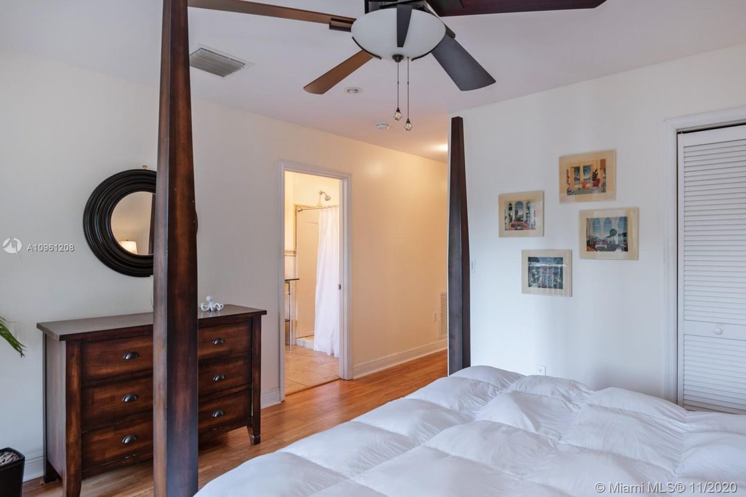 Vendido Recientemente: $450,000 (3 camas, 2 baños, 1930 Pies cuadrados)