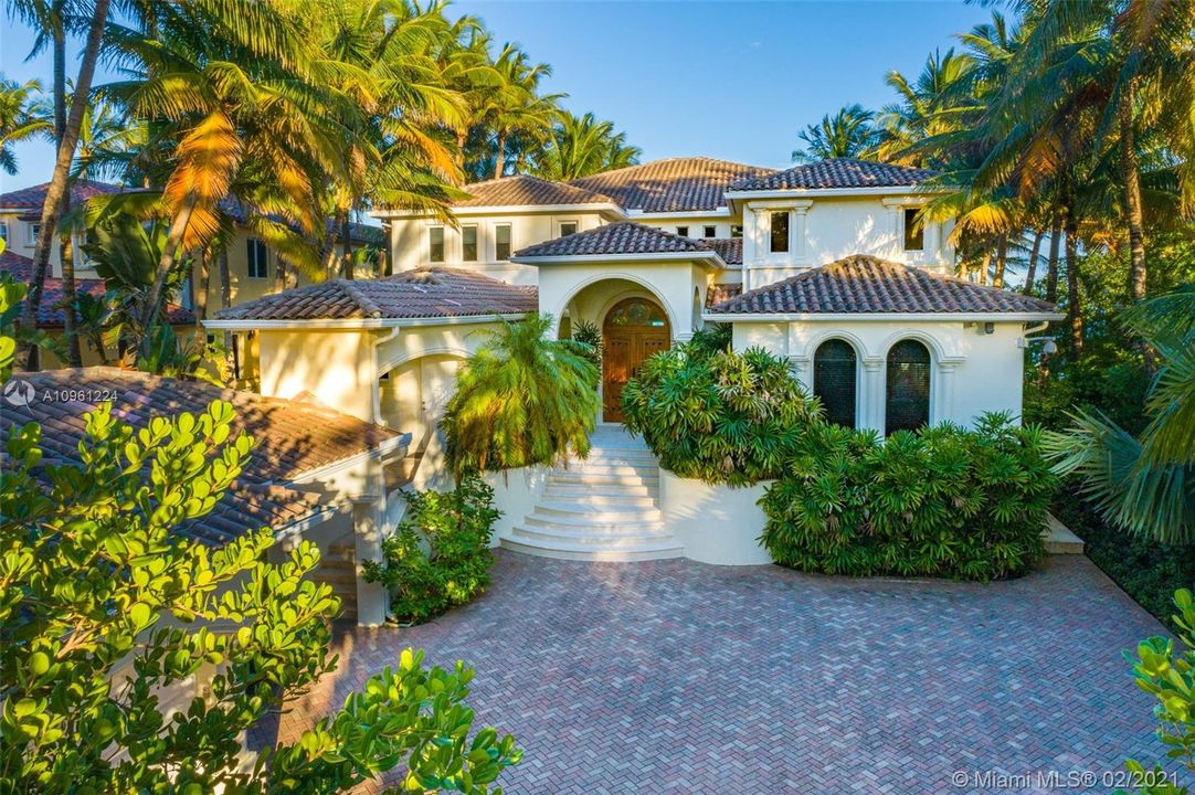 Recently Sold: $17,500,000 (7 beds, 6 baths, 6064 Square Feet)