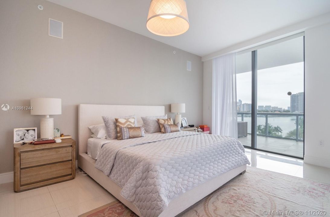 最近租的: $8,000 (4 贝兹, 5 浴室, 3184 平方英尺)