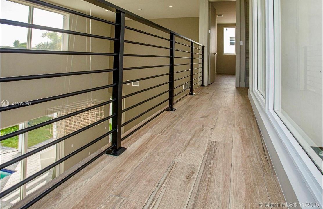 Vendido Recientemente: $1,474,000 (6 camas, 6 baños, 4874 Pies cuadrados)