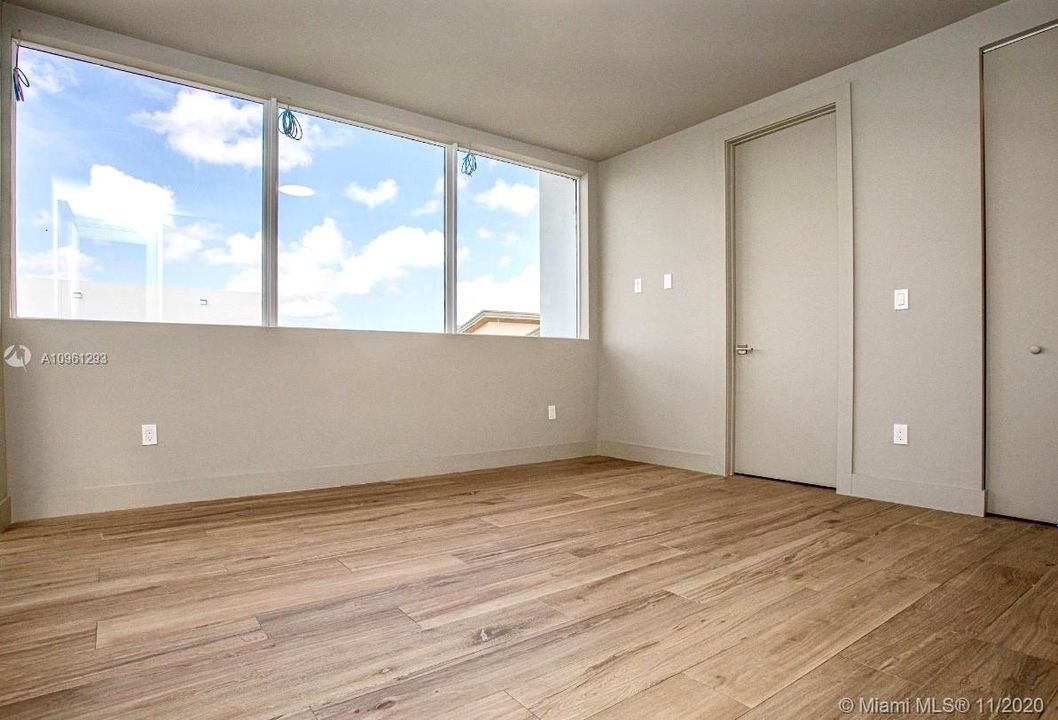 Vendido Recientemente: $1,474,000 (6 camas, 6 baños, 4874 Pies cuadrados)