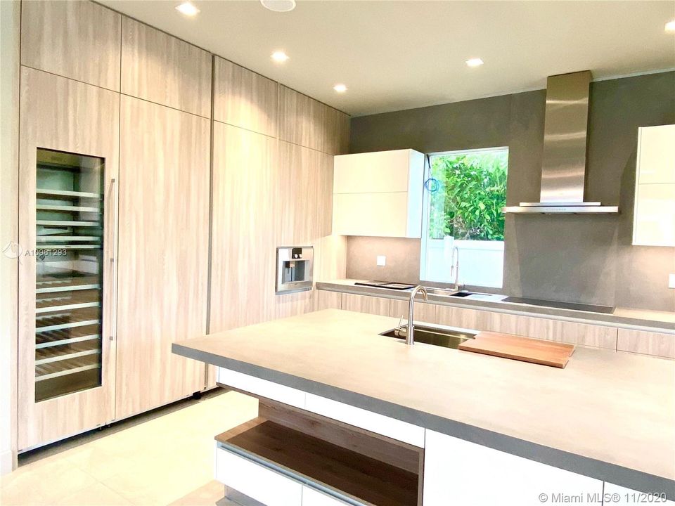 Vendido Recientemente: $1,474,000 (6 camas, 6 baños, 4874 Pies cuadrados)
