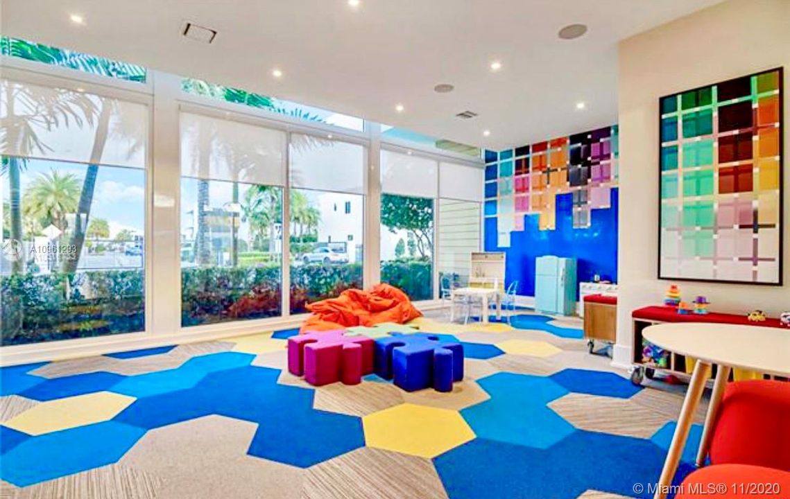Vendido Recientemente: $1,474,000 (6 camas, 6 baños, 4874 Pies cuadrados)