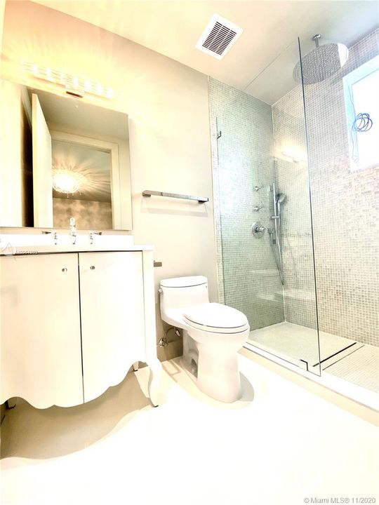 Vendido Recientemente: $1,474,000 (6 camas, 6 baños, 4874 Pies cuadrados)