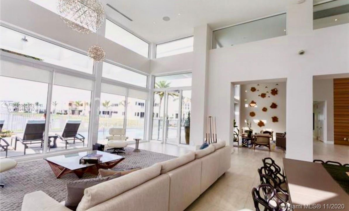 Vendido Recientemente: $1,474,000 (6 camas, 6 baños, 4874 Pies cuadrados)