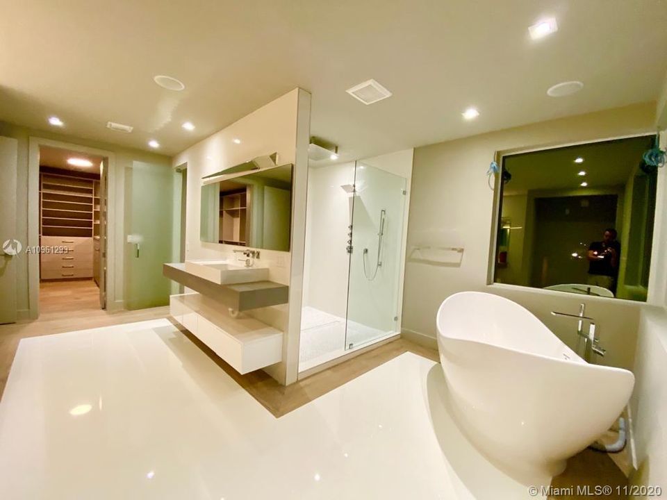 Vendido Recientemente: $1,474,000 (6 camas, 6 baños, 4874 Pies cuadrados)