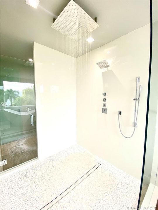Vendido Recientemente: $1,474,000 (6 camas, 6 baños, 4874 Pies cuadrados)