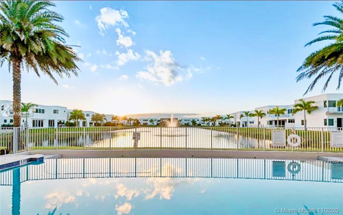 Vendido Recientemente: $1,474,000 (6 camas, 6 baños, 4874 Pies cuadrados)