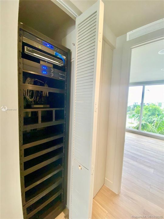 Vendido Recientemente: $1,474,000 (6 camas, 6 baños, 4874 Pies cuadrados)
