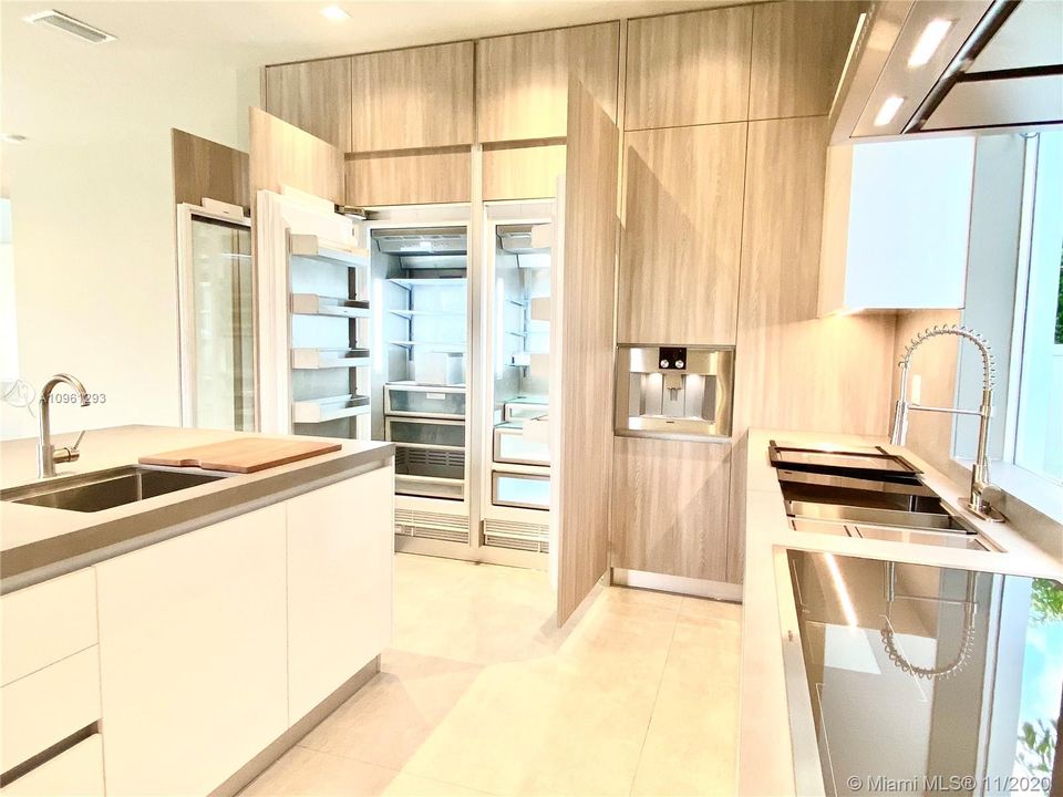 Vendido Recientemente: $1,474,000 (6 camas, 6 baños, 4874 Pies cuadrados)