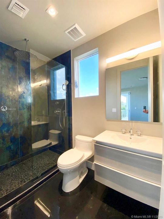 Vendido Recientemente: $1,474,000 (6 camas, 6 baños, 4874 Pies cuadrados)