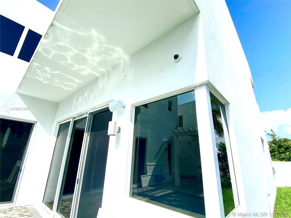 Vendido Recientemente: $1,474,000 (6 camas, 6 baños, 4874 Pies cuadrados)