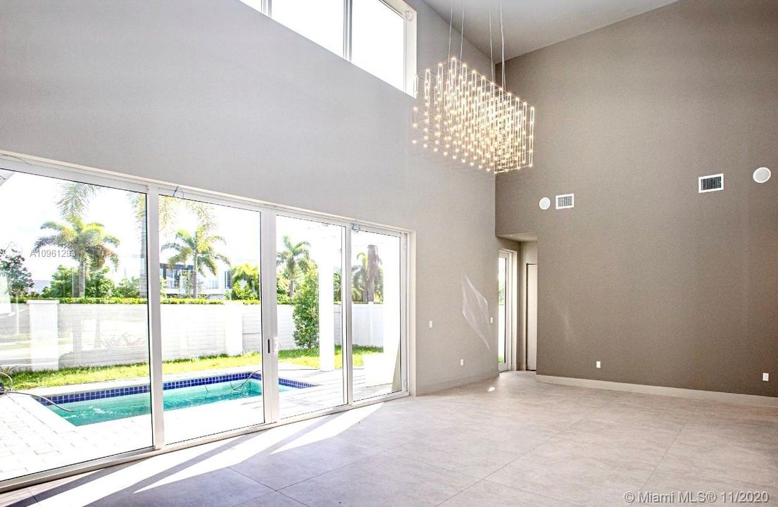 Vendido Recientemente: $1,474,000 (6 camas, 6 baños, 4874 Pies cuadrados)