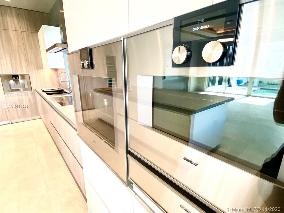 Vendido Recientemente: $1,474,000 (6 camas, 6 baños, 4874 Pies cuadrados)