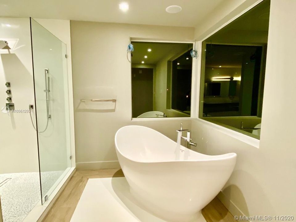 Vendido Recientemente: $1,474,000 (6 camas, 6 baños, 4874 Pies cuadrados)