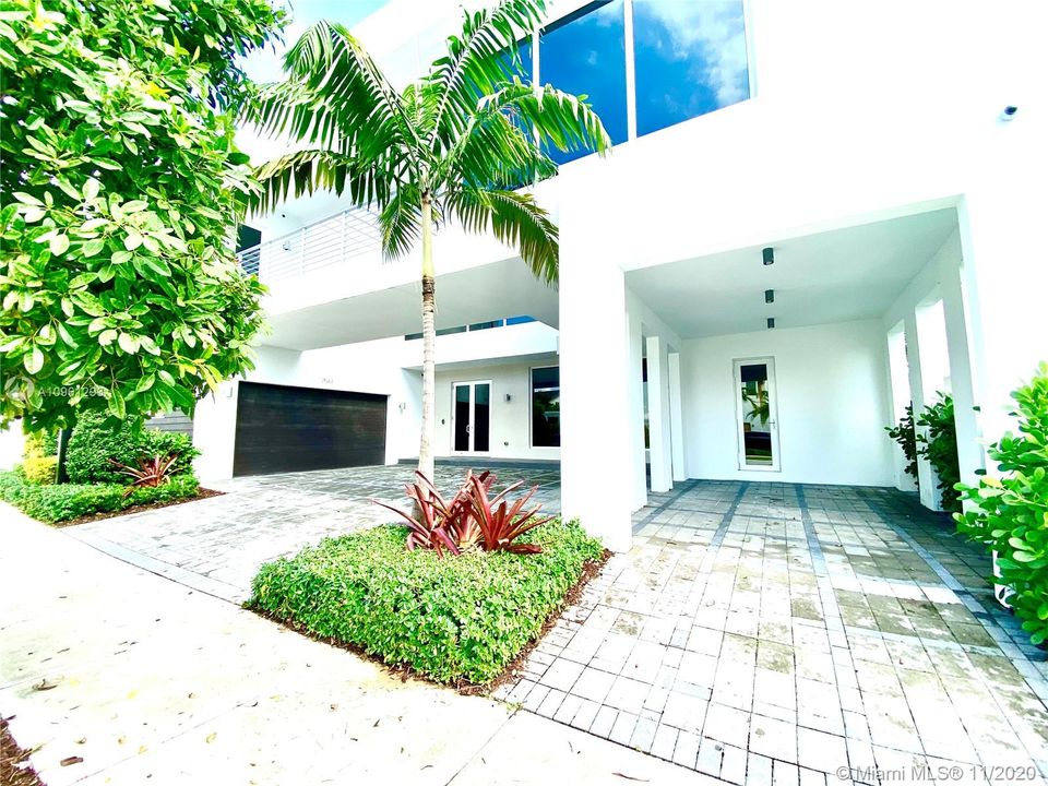 Vendido Recientemente: $1,474,000 (6 camas, 6 baños, 4874 Pies cuadrados)