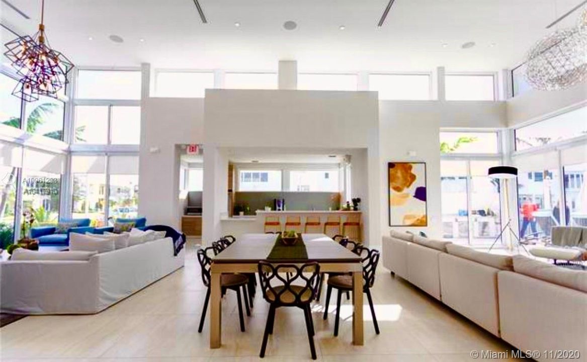 Vendido Recientemente: $1,474,000 (6 camas, 6 baños, 4874 Pies cuadrados)