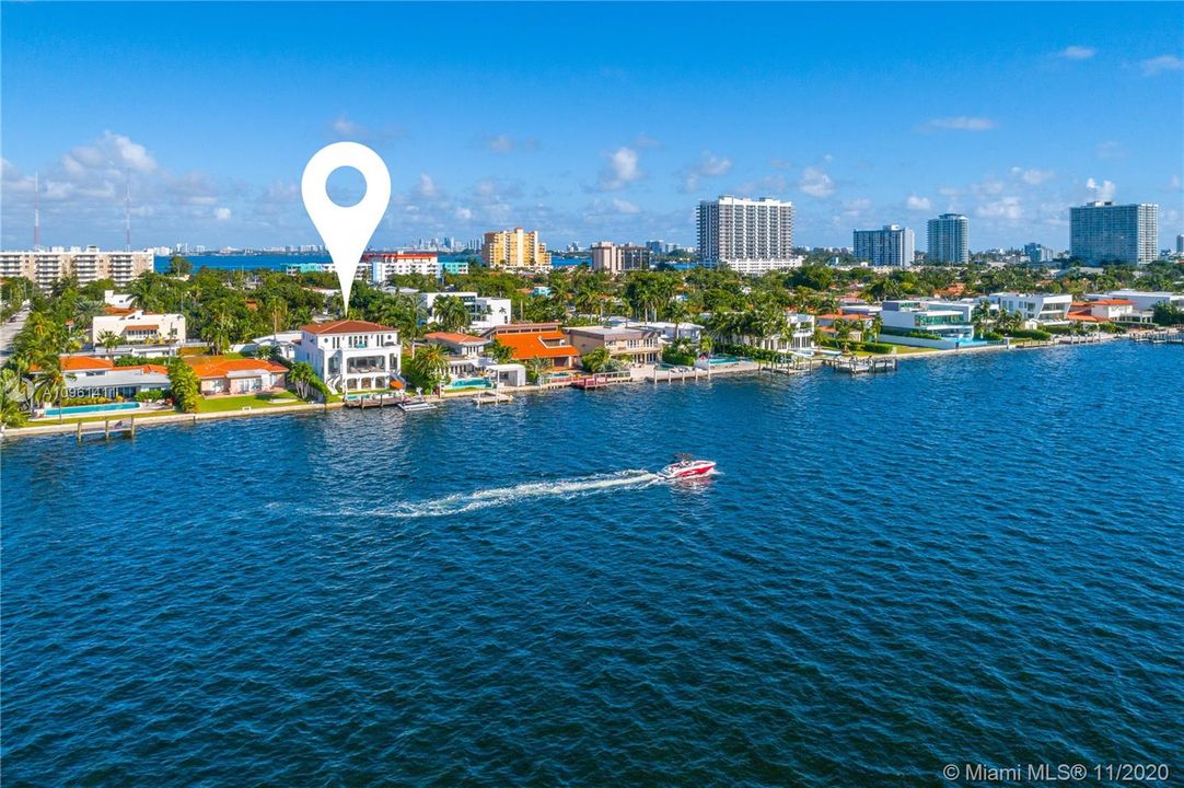 Recently Sold: $6,250,000 (6 beds, 6 baths, 6816 Square Feet)