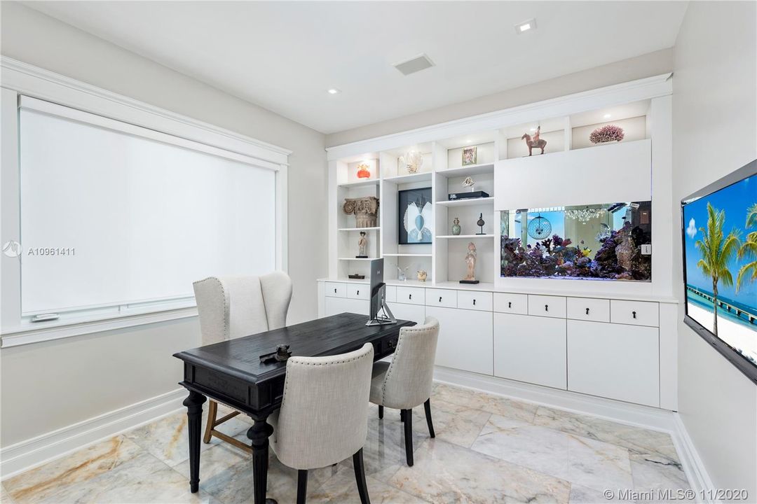 Recently Sold: $6,250,000 (6 beds, 6 baths, 6816 Square Feet)