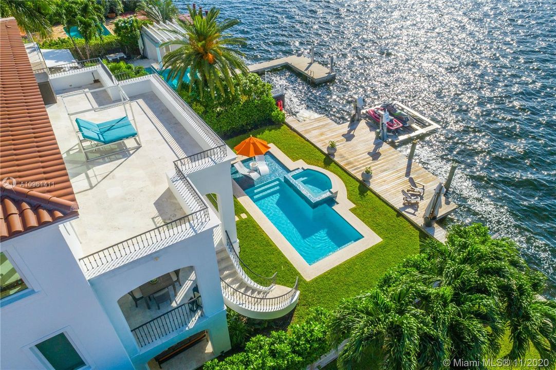 Recently Sold: $6,250,000 (6 beds, 6 baths, 6816 Square Feet)