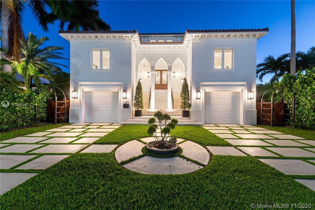 Recently Sold: $6,250,000 (6 beds, 6 baths, 6816 Square Feet)