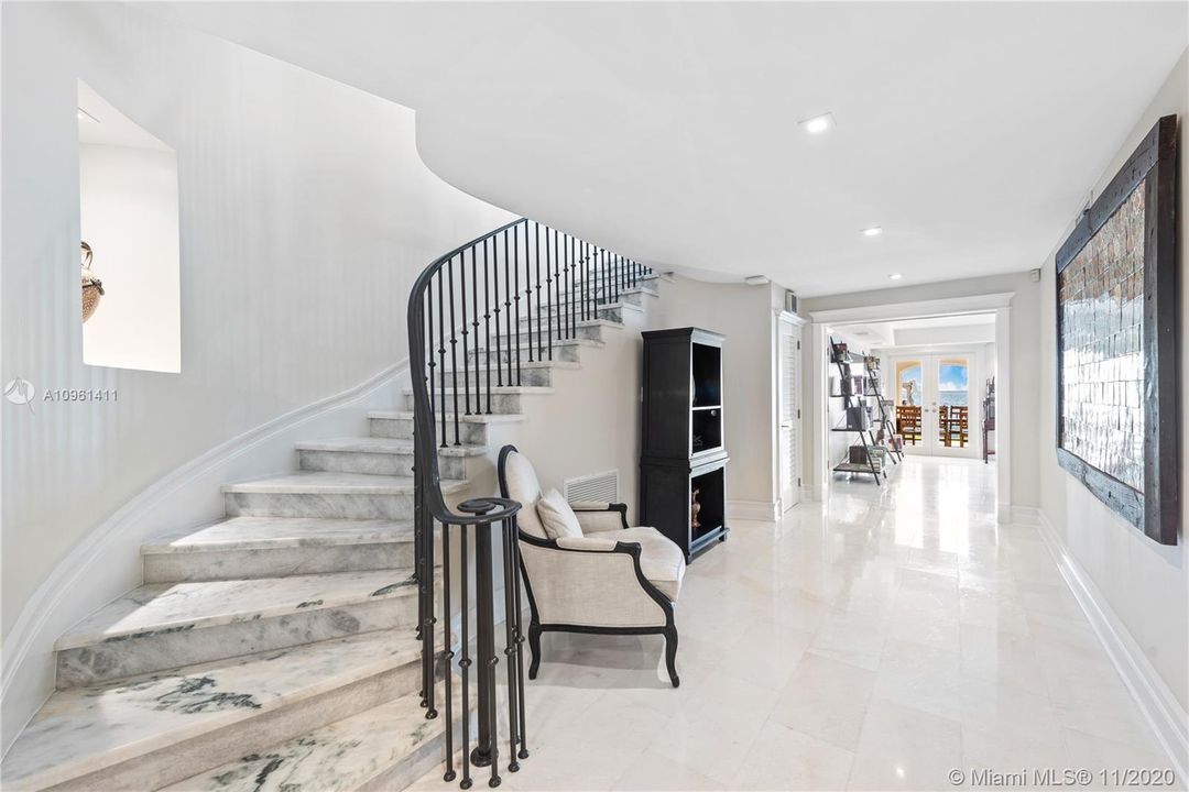 Recently Sold: $6,250,000 (6 beds, 6 baths, 6816 Square Feet)