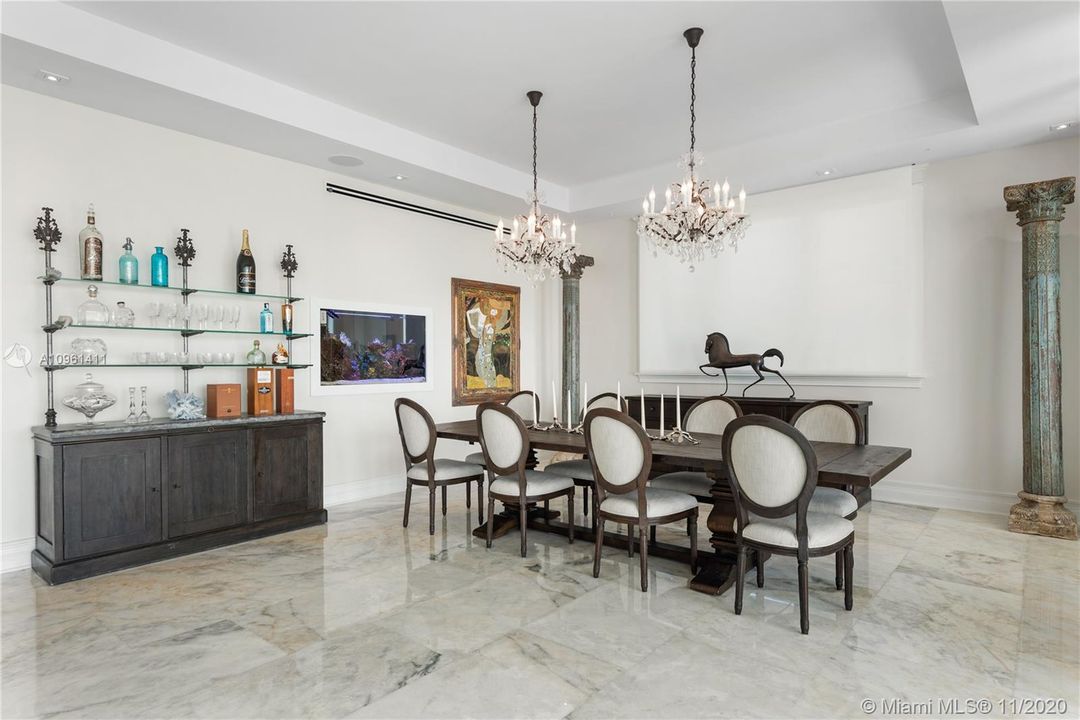 Recently Sold: $6,250,000 (6 beds, 6 baths, 6816 Square Feet)