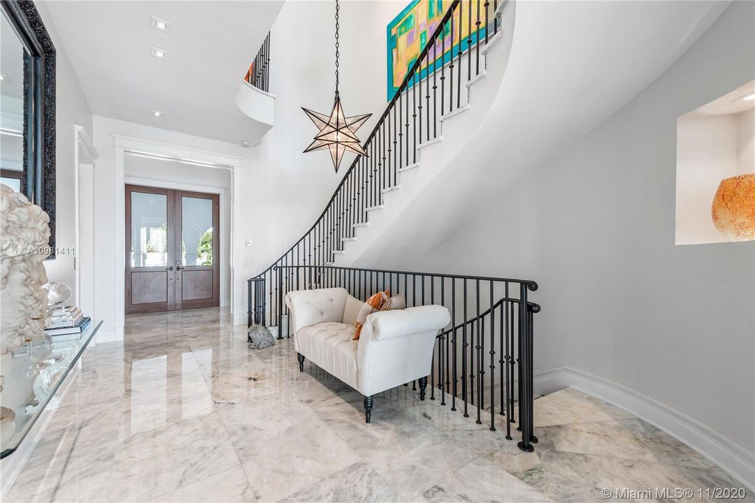 Recently Sold: $6,250,000 (6 beds, 6 baths, 6816 Square Feet)