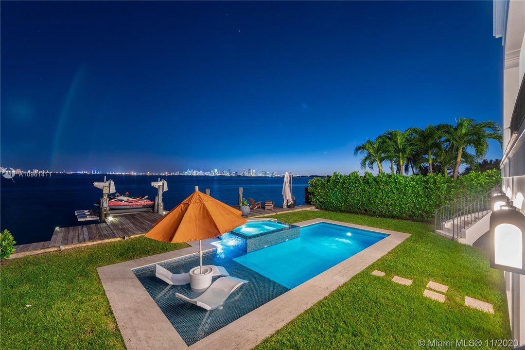 Recently Sold: $6,250,000 (6 beds, 6 baths, 6816 Square Feet)