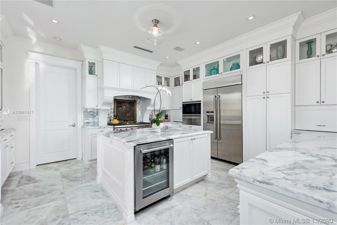 Recently Sold: $6,250,000 (6 beds, 6 baths, 6816 Square Feet)