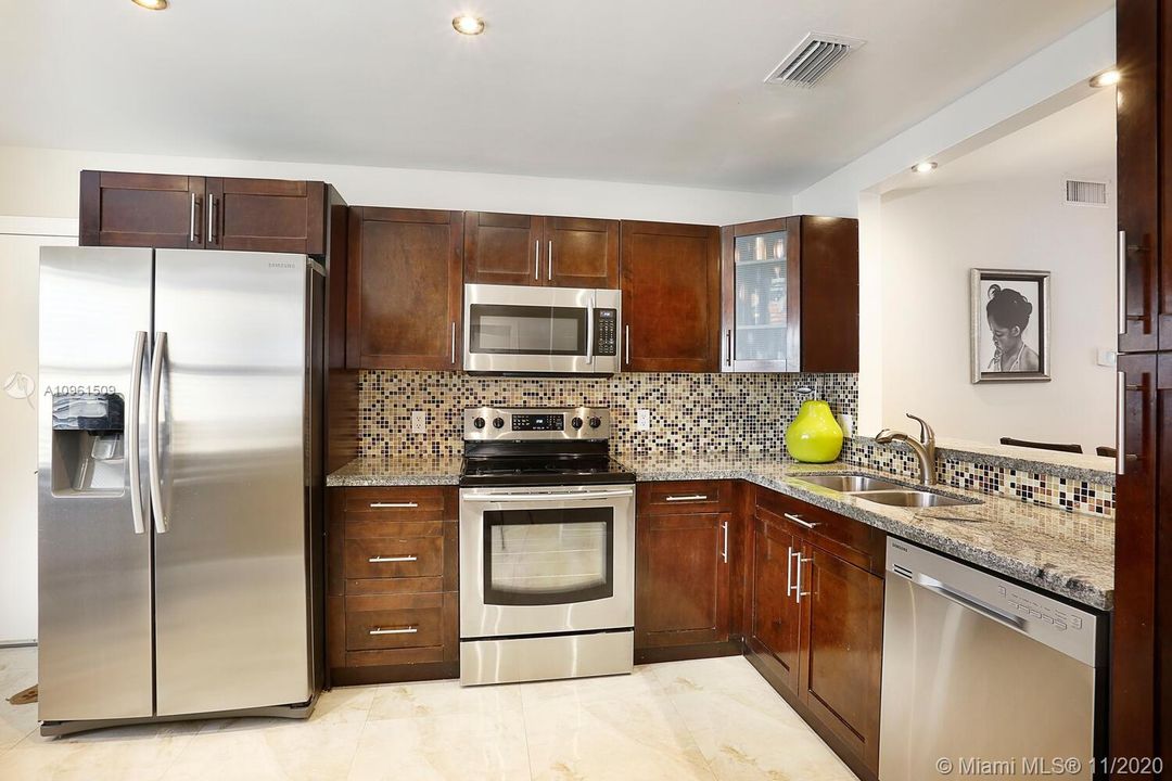 Recently Sold: $375,000 (4 beds, 2 baths, 1414 Square Feet)