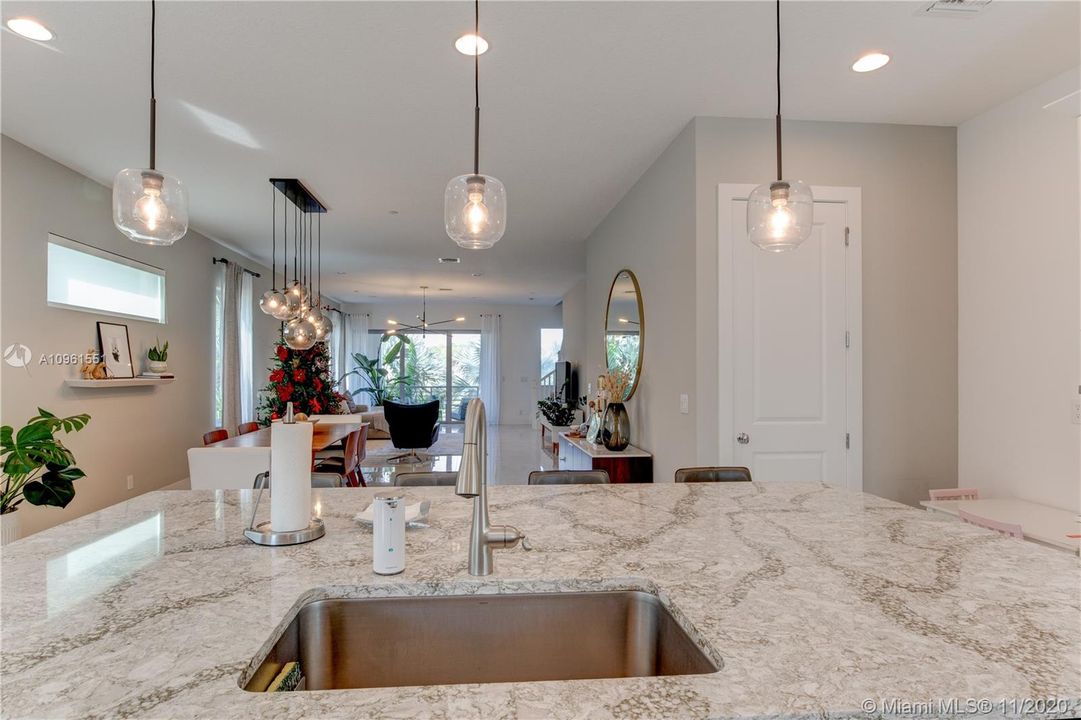 Recently Sold: $680,000 (3 beds, 3 baths, 2840 Square Feet)
