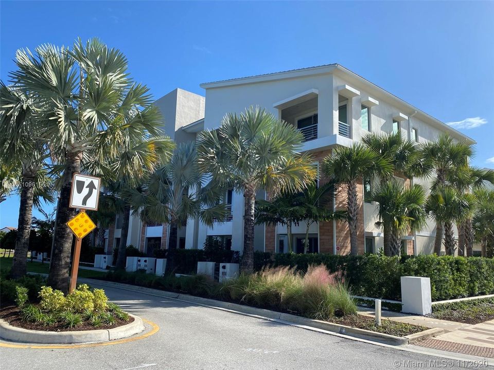 Recently Sold: $680,000 (3 beds, 3 baths, 2840 Square Feet)