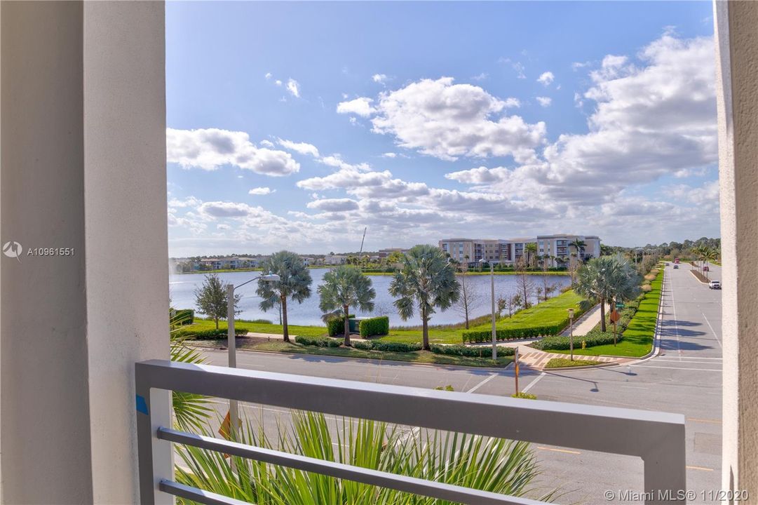 Recently Sold: $680,000 (3 beds, 3 baths, 2840 Square Feet)