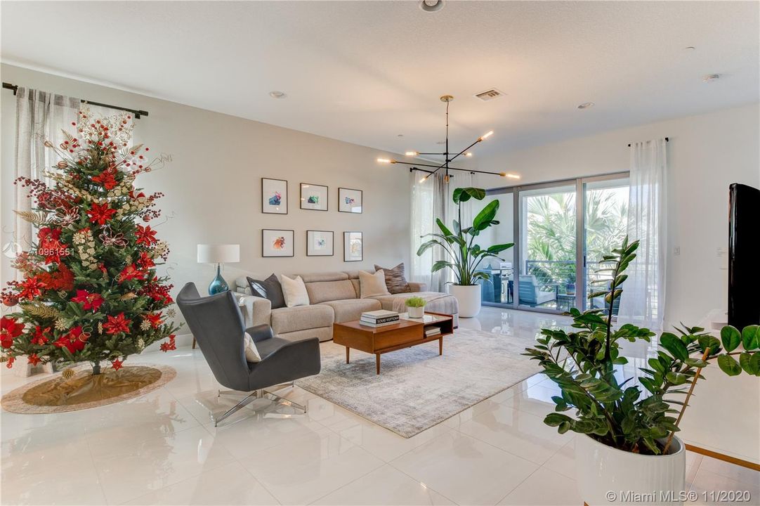 Recently Sold: $680,000 (3 beds, 3 baths, 2840 Square Feet)