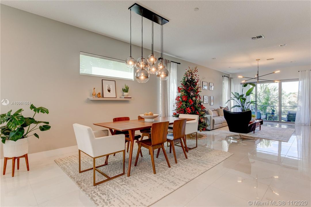 Recently Sold: $680,000 (3 beds, 3 baths, 2840 Square Feet)