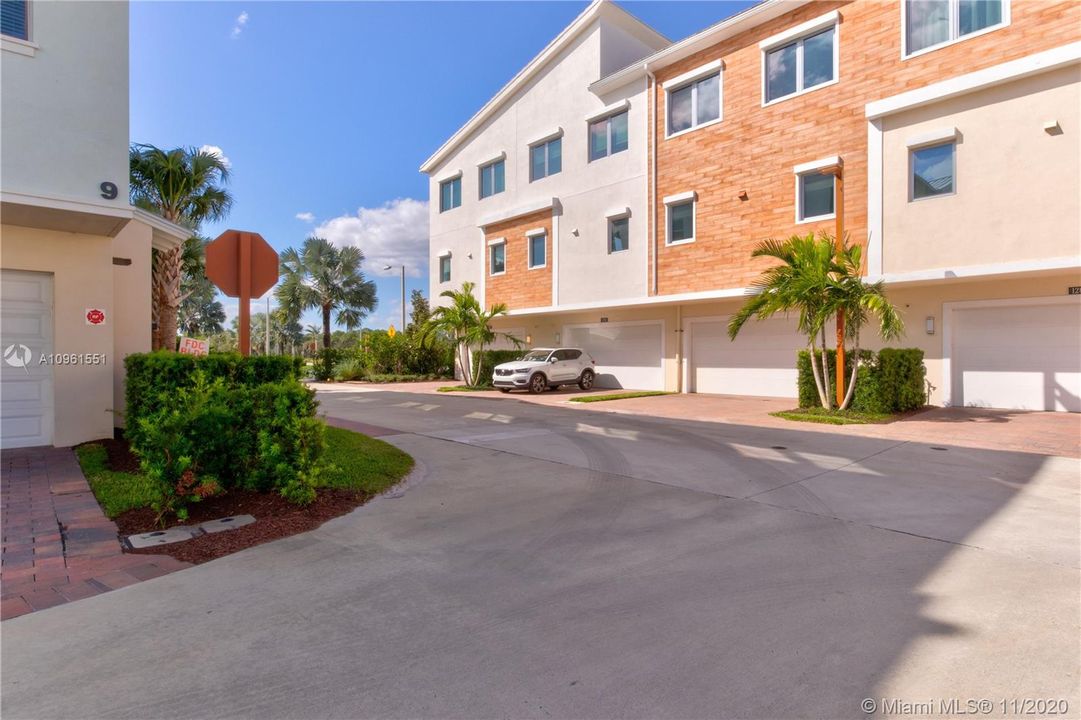 Recently Sold: $680,000 (3 beds, 3 baths, 2840 Square Feet)