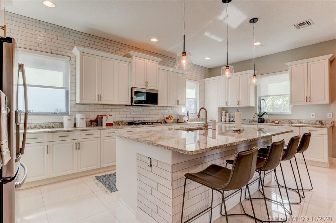 Recently Sold: $680,000 (3 beds, 3 baths, 2840 Square Feet)