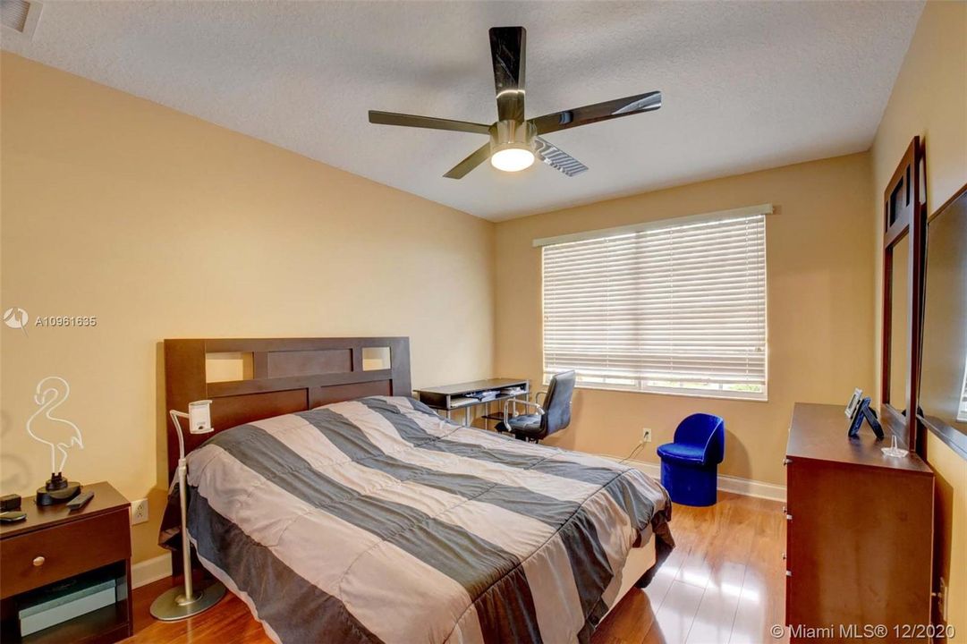 Vendido Recientemente: $469,000 (5 camas, 3 baños, 2888 Pies cuadrados)